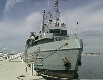 Imagen de El Buque De Rescate Submarino Neptuno Atraca En El Puerto De Torrevieja