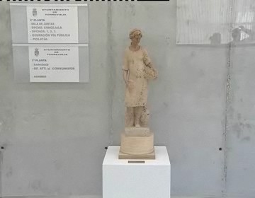 Imagen de Cedido Al Ayuntamiento De La Mata El Busto Original De La Escultura “Mujer Vendimiadora”