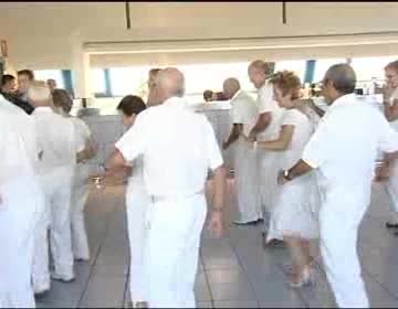 Imagen de La Tercera Edad se prepara para el nuevo curso en el CMO con una Fiesta Blanca solidaria