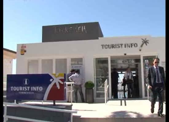 Imagen de PSOE, LV y APTCE protestan por no haber sido invitados a la inauguración de la oficina de turismo