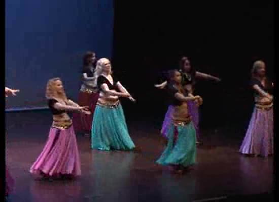 Imagen de La Escuela Municipal de Danza Oriental realizó el Festival Fin de Curso en el teatro municipal