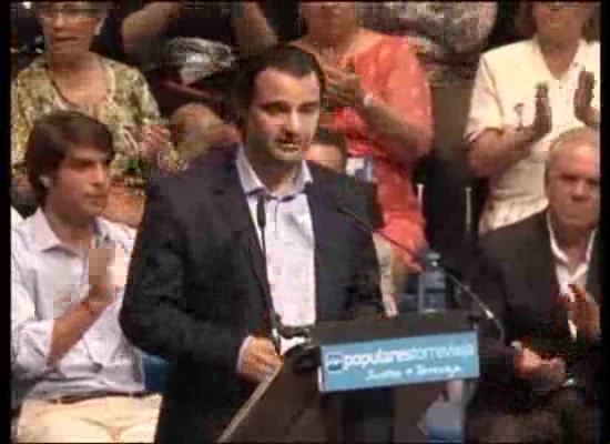 Imagen de El PP presenta su candidatura para las municipales ante un Teatro totalmente abarrotado