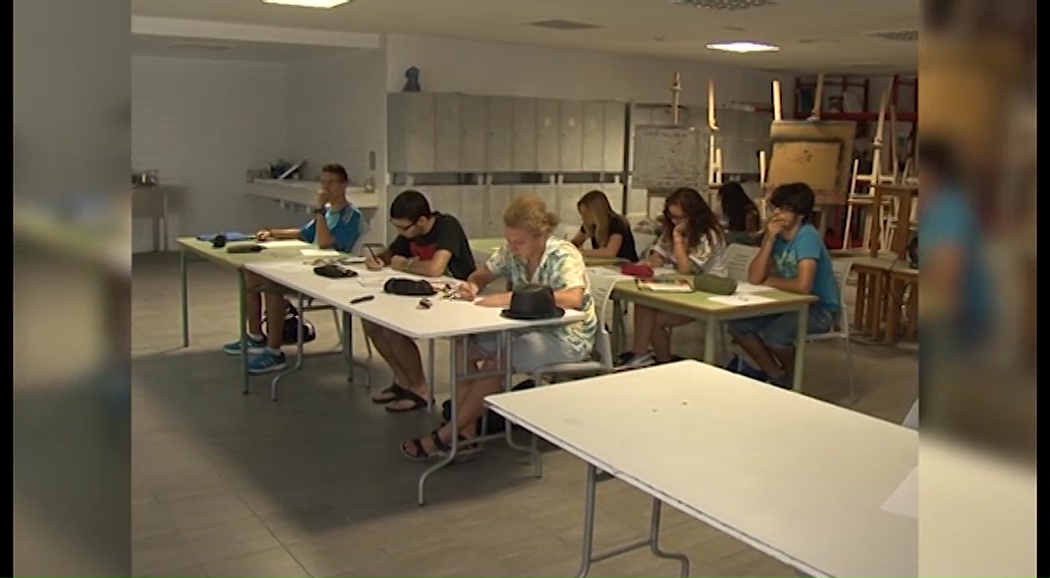 Imagen de La Escuela Municipal de Pintura oferta dos cursos de verano destinados a niños y adultos