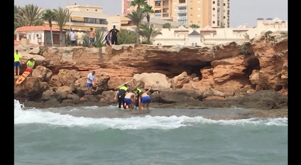 Imagen de Hallada una persona sin vida en una cala de Torrevieja