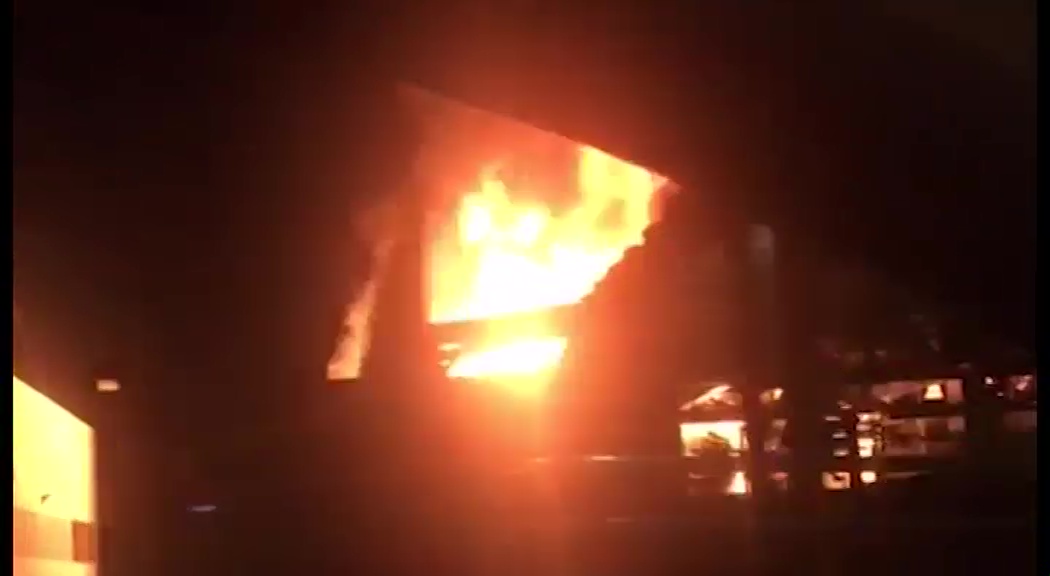 Imagen de Un incendio calcina un establecimiento de ocio en la zona del Polígono Casa Grande