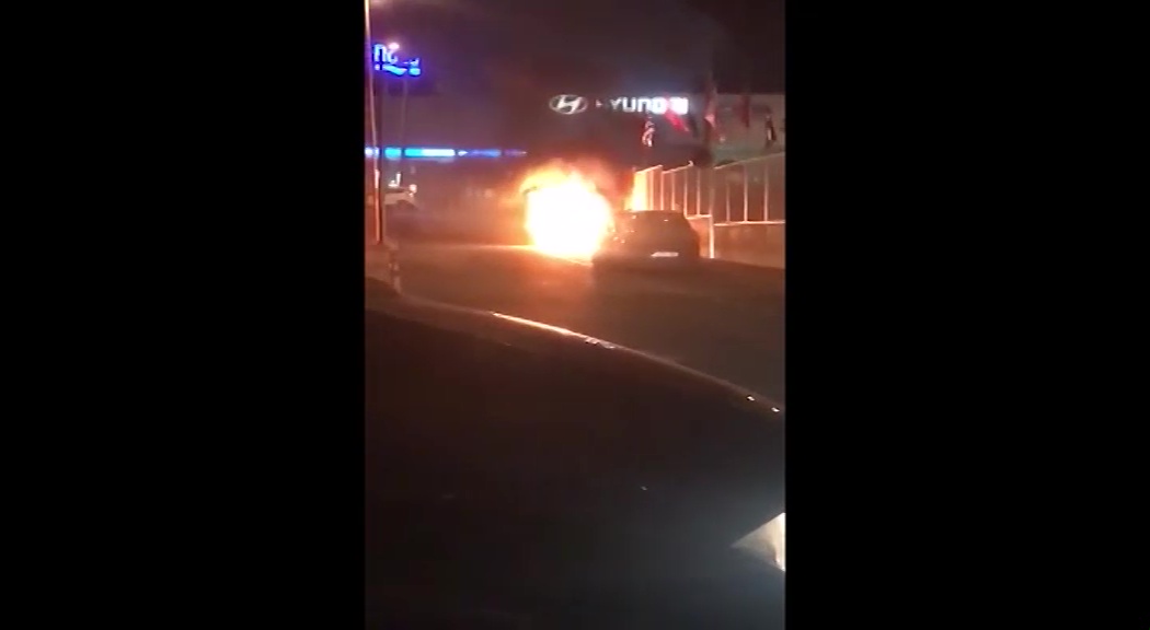 Imagen de Un incendio calcina un vehículo estacionado en el Polígono Empresarial
