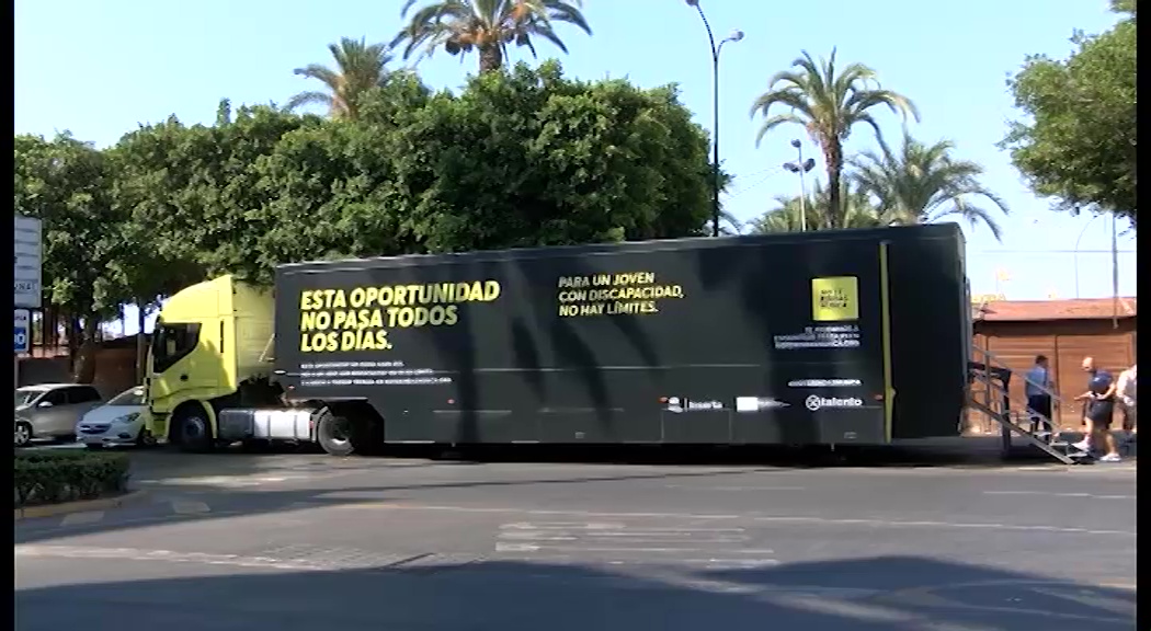 Imagen de Llega un trailer a Torrevieja dispuesto a encontrar trabajo a los jóvenes con discapacidad