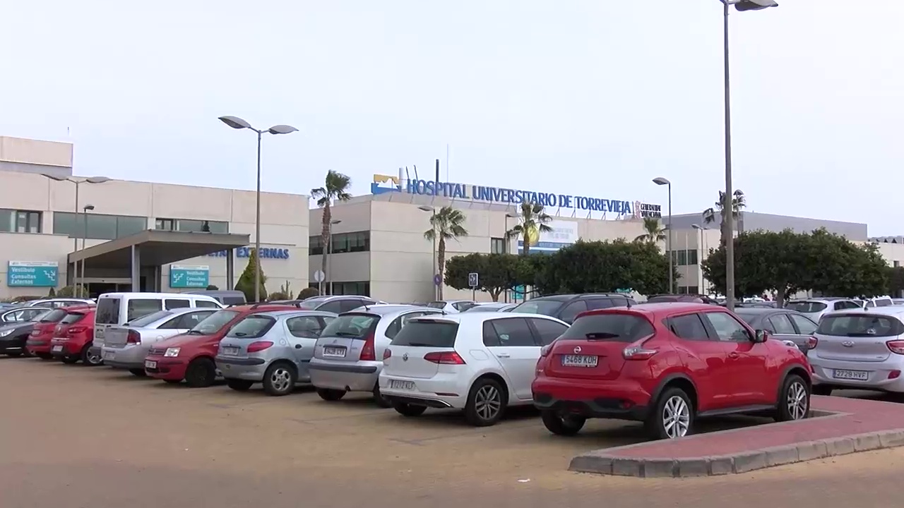Imagen de El Hospital de Torrevieja se ofrece a colaborar con Consellería para reducir listas de espera