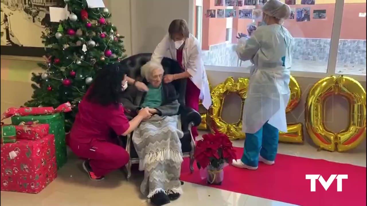 Imagen de Se llama Ana, tiene 102 años, y ha sido la primera vacunada COVID en la Vega Baja