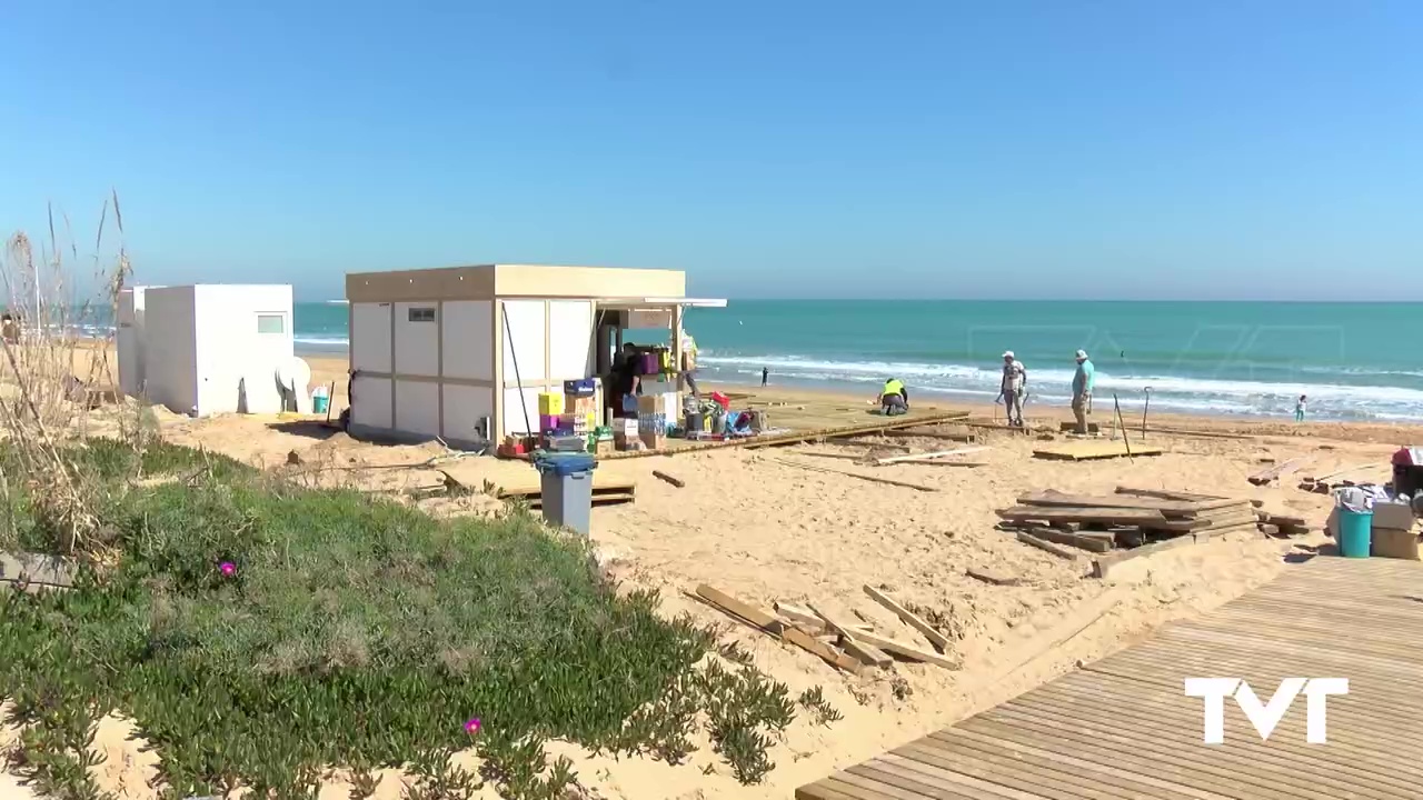 Imagen de Comienzan a instalarse los chiringuitos de playa