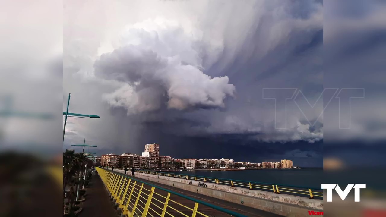 Imagen de Sorprendentes imágenes las que nos dejaba ayer el cielo de Torrevieja