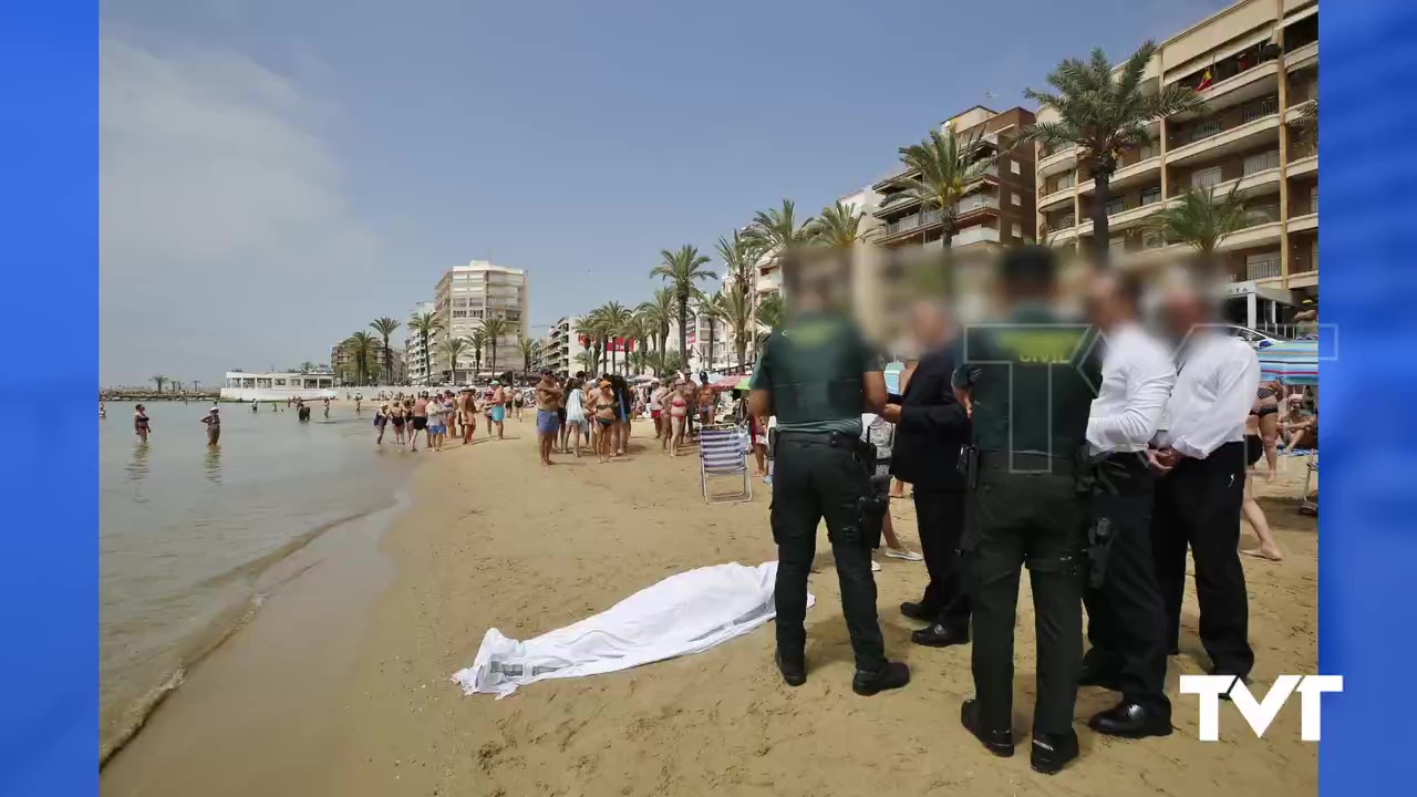 Imagen de Fallece un hombre mientras se daba un baño en la playa del Cura de Torrevieja