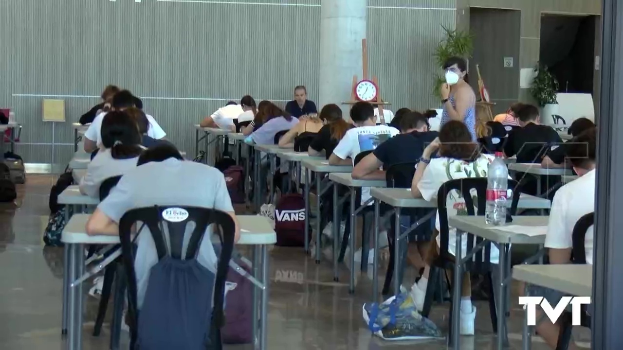 Imagen de El Colegio La Purísima y el IES Playa Flamenca, entre los mejores de la EBAU 2022