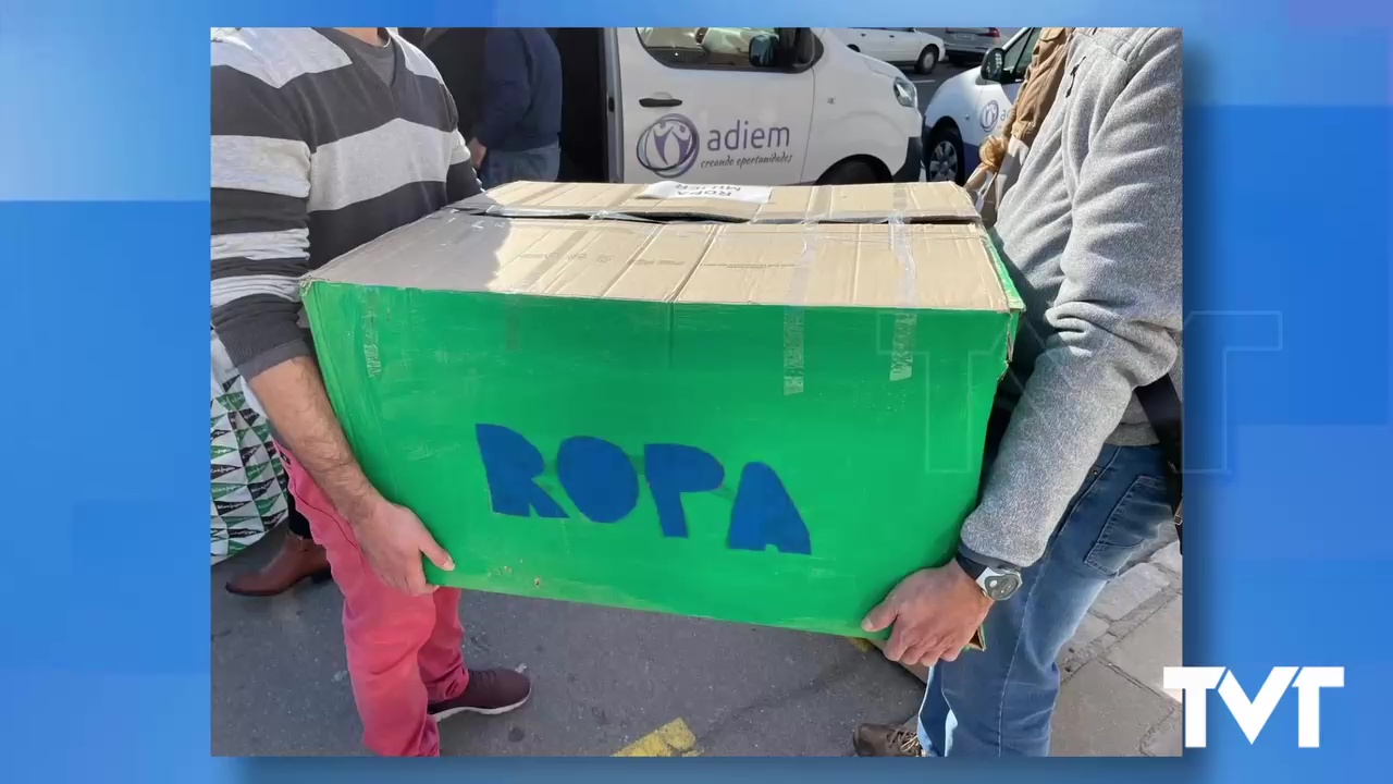 Imagen de El voluntariado Somos 1 de ADIEM confecciona envases y cajas para recoger ropa