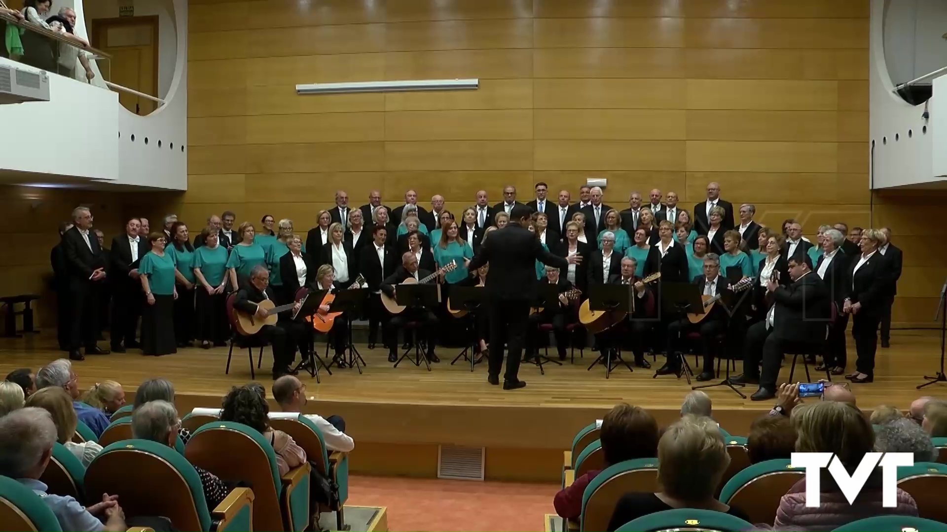 Imagen de Las agrupaciones corales «José Hodar» y «Manuel Barberá» unen sus voces en un gran concierto celebrado en el Palacio de la Música