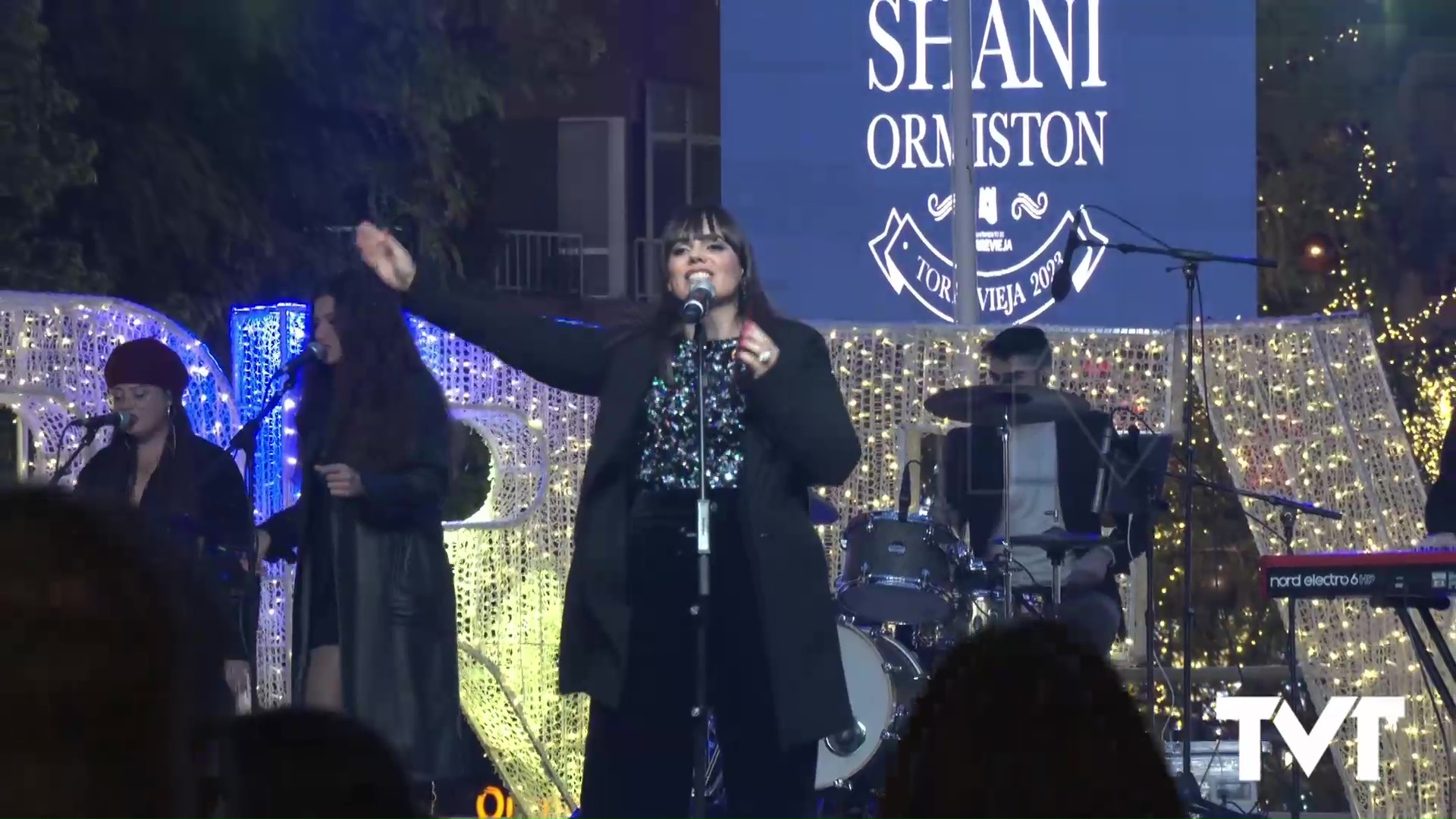 Imagen de Shani Ormiston vuelve a conquistar al público torrevejense en su concierto de Navidad 