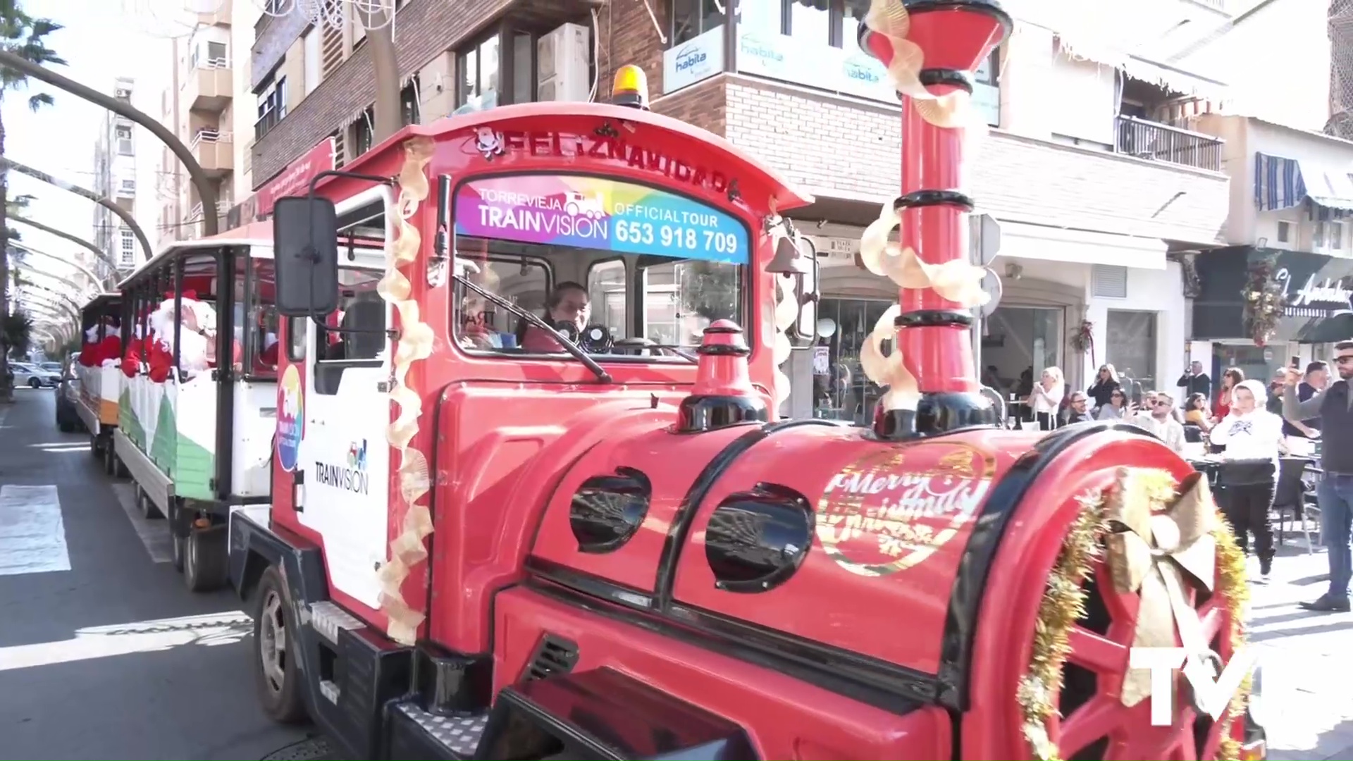 Imagen de Papa Noel instaló su pequeña casita hinchable en la Plaza de la Constitución 