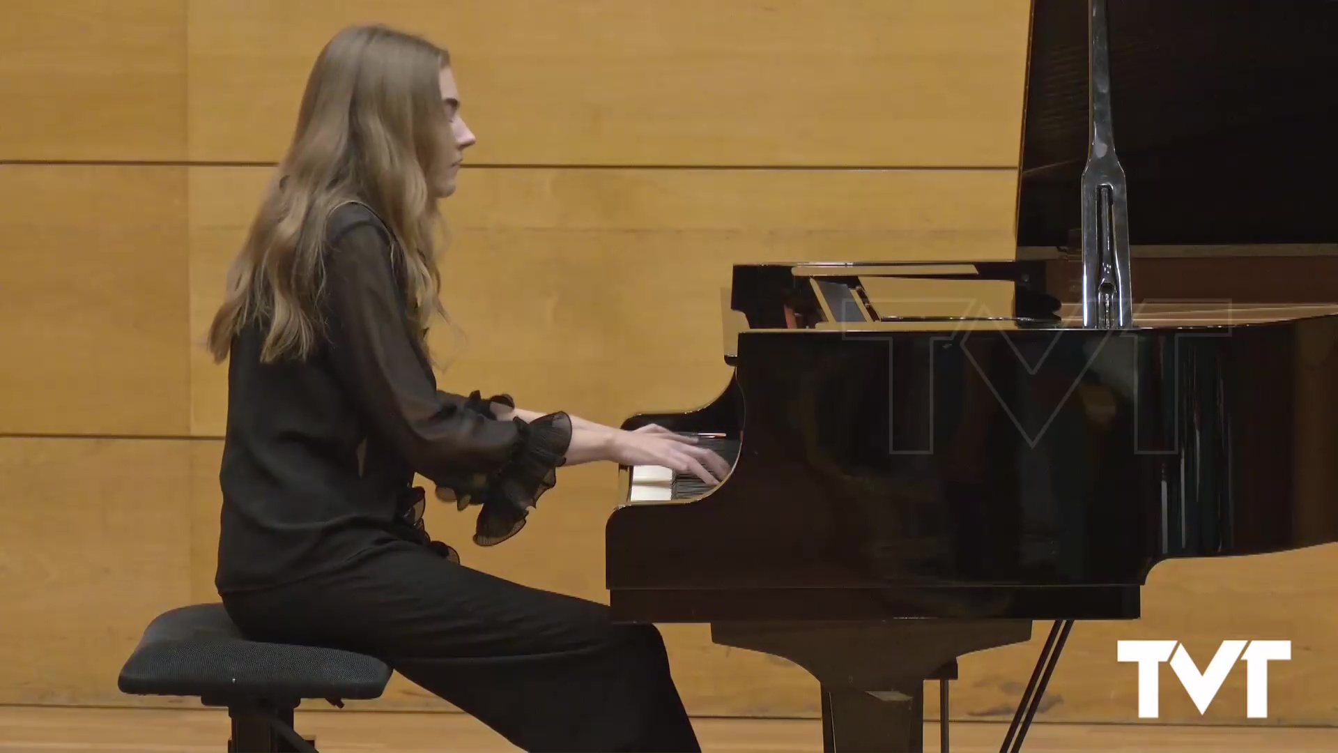 Imagen de Talento y técnica musical se dan la mano en el recital de piano presentado en el Palacio de la Música 