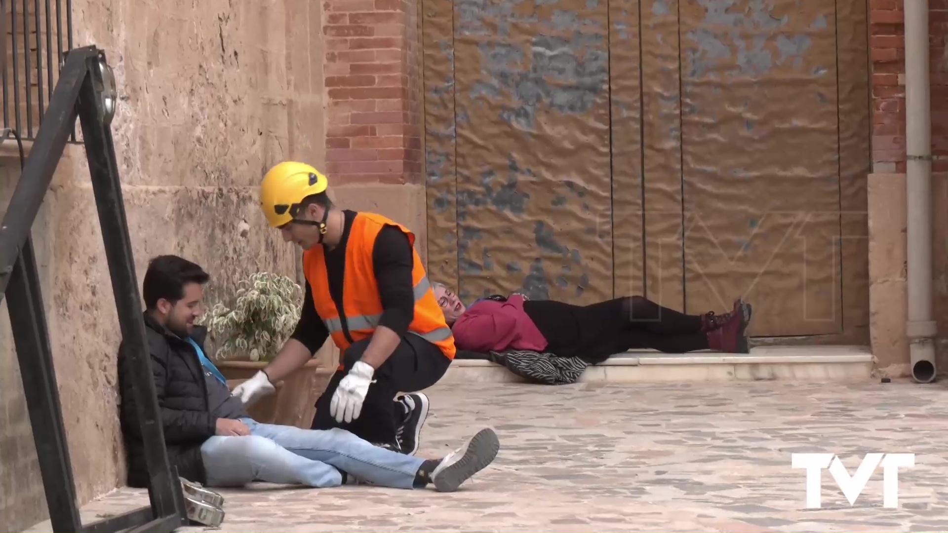 Imagen de Un simulacro ante emergencia sísmica moviliza a un centenar de efectivos en pleno centro de la ciudad y en centros educativos 