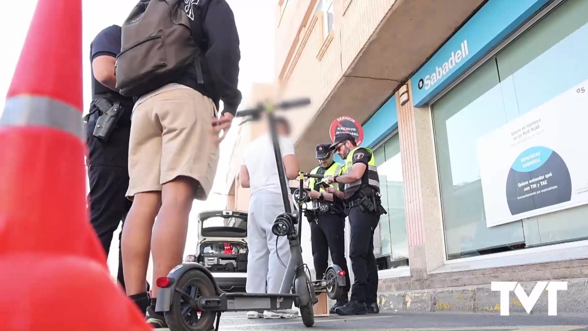 Imagen de La policía local comienza con controles en distintos puntos de la ciudad de vehículos de movilidad personal