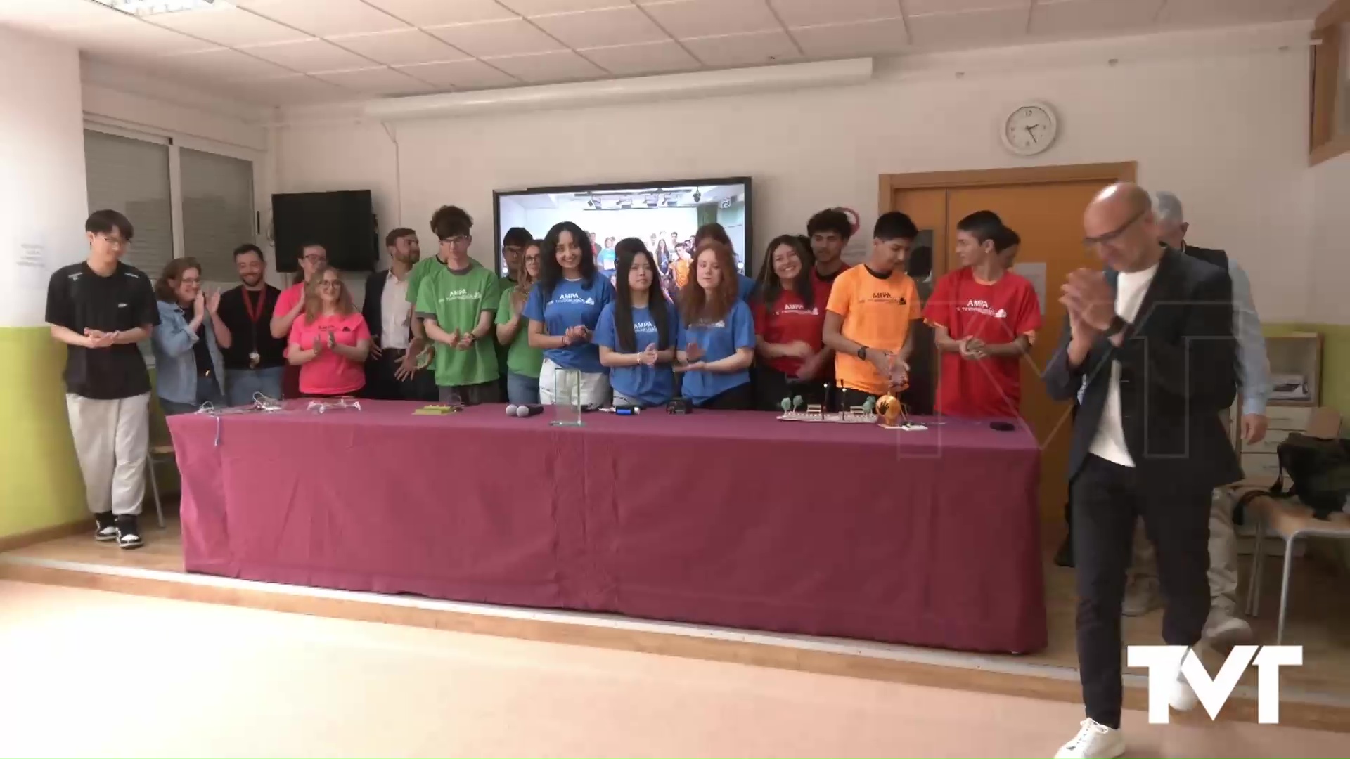 Imagen de Alumnos del IES Torrevigía consiguen el 1º Premio en la fase regional de las Teleco Olimpiadas, en categoría de Robótica 