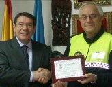 Imagen de Placa De Reconocimiento Al Policía Local Manuel Fructuoso Valero Por Su Jubilación