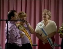Imagen de Coronada Pilar Carralero Como Nueva Reina De La Casa De La Tercera Edad De La Mata