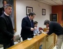 Imagen de El Ayuntamiento De Torrevieja Otorga 14 Becas A Deportistas De Élite 