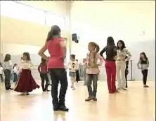 Imagen de 40 Niñas Y Niños Calientan Motores Para La Feria De Mayo Con Un Curso Intensivo De Sevillanas