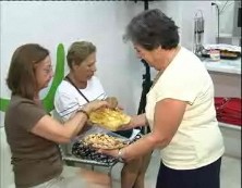 Imagen de Pote Asturiano Y Bollo Preñao En Los Fogones De La Cocina De La Plasa