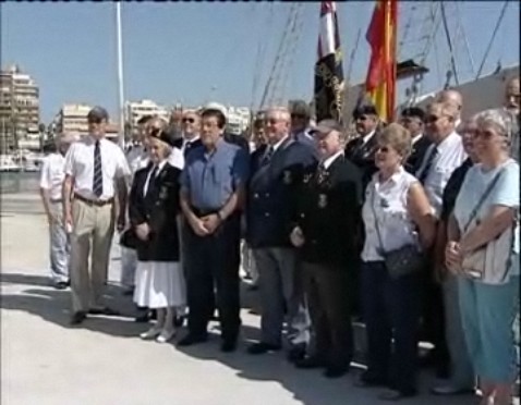 Imagen de La Real Asociación Naval De Torrevieja Visita El Pascual Flores, Tras La Donación De Su Campana