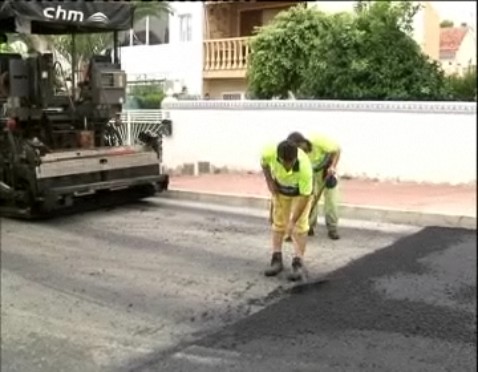 Imagen de Continúan Las Obras De Reasfaltado Del Término Municipal De Torrevieja