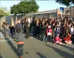 Imagen de Alrededor De 300 Padres Y Alumnos Protestan Por Las Grietas Del Cp Virgen Del Carmen De Torrevieja