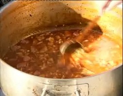 Imagen de Callos, Michirones Y Vino De La Mata Como Menú De La Umt En La Costumbres Torrevejenses 