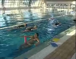 Imagen de 25 Mujeres Participan En El Curso De Natacion Para Embarazadas