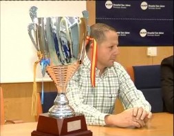 Imagen de El C. B. Torrevieja Presento La Copa De La C. V. En El Hospital Usp San Jaime