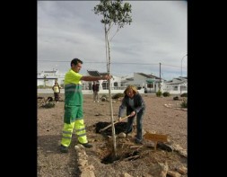 Imagen de Campaña De Revegetación En El Área Recreativa Municipal Junto Al Cementerio De La Mata