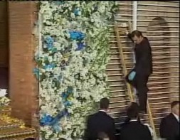 Imagen de Mas De Cien Entidades Depositaron Miles De Flores A Los Pies De La Purisima