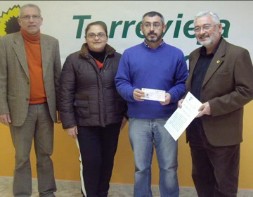 Imagen de Los Verdes Entregan La Recaudación De La Lotería Del Niños A Alimentos Solidarios