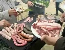 Imagen de Los Materos Festejaron San Anton Con La Bendicion De Animales Y Matanza Del Cochino