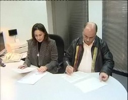 Imagen de Afa Torrevieja Y Obra Social La Caixa Firman Un Convenio De Colaboracion