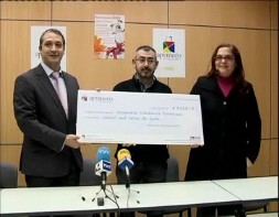 Imagen de Apymeco Entrega A Alimentos Solidarios Cheque Por Valor De 4000 Litros De Leche