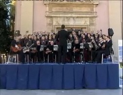 Imagen de El Coro José Hodar Lleva Las Habaneras De Torrevieja A La Plaza De La Virgen De Valencia