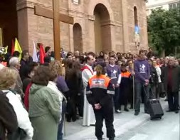 Imagen de La Cruz De Los Jovenes Recorrio Las Calles De La Ciudad Entre El Fervor Juvenil