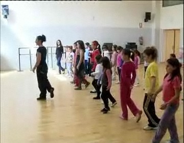 Imagen de Medio Centenar De Niños Y Niñas Aprenden Sevillanas En Un Taller Intensivo