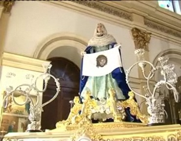 Imagen de Bendecido El Nuevo Trono Y La Vara De Mando De La Cofradia Santa Mujer Veronica