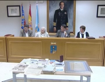 Imagen de La Familia De Arturo Gómez Dona Al Ayuntamiento Objetos Relacionados Con El Certamen