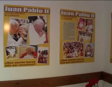 Imagen de La Parroquia San Pedro Y San Pablo Presenta Una Exposicion Sobre El Papa Juan Pablo Ii