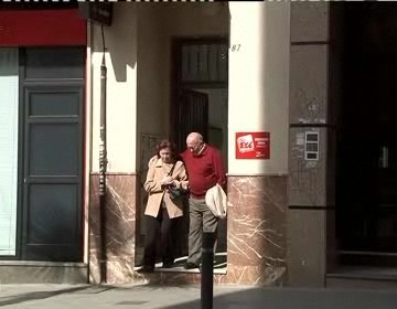 Imagen de Iu Visita La Torreta Para Comprobar Las Supuestas Deficientas Estructurales De La Urbanización