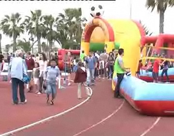 Imagen de Juegos , Refrescos Y Camisetas En La Final De Los Juegos Deportivos Escolares